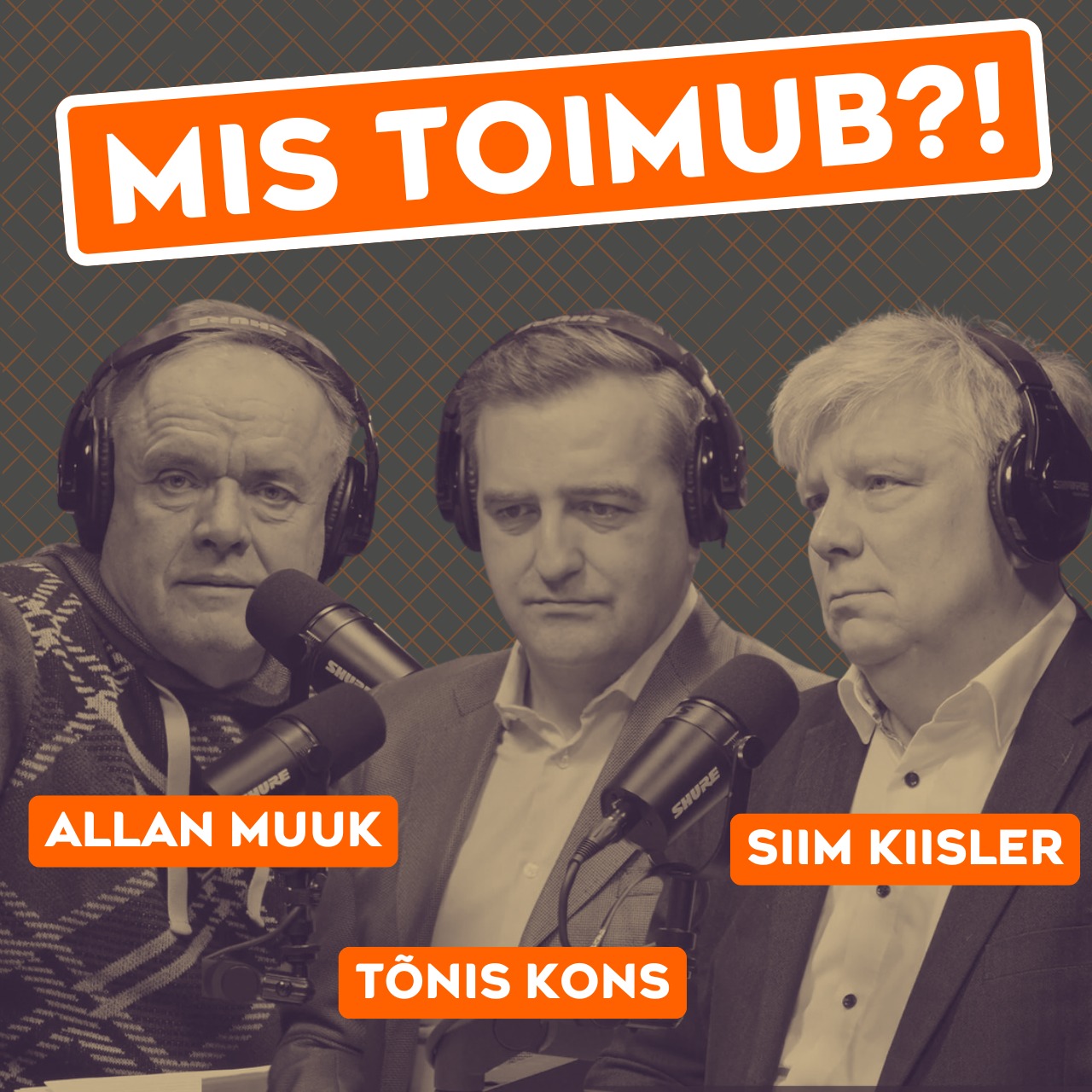 Allan Muuk, Tõnis Kons ja Siim Kiisler kõrvaklappide ja mikrofonidega taskuhäälingu Mis toimub?! salvestusel.